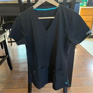 Med Couture | Serena Shirttail Hem V-Neck Scrub Top | S